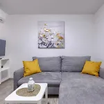 Apartment Nikola By Interhome