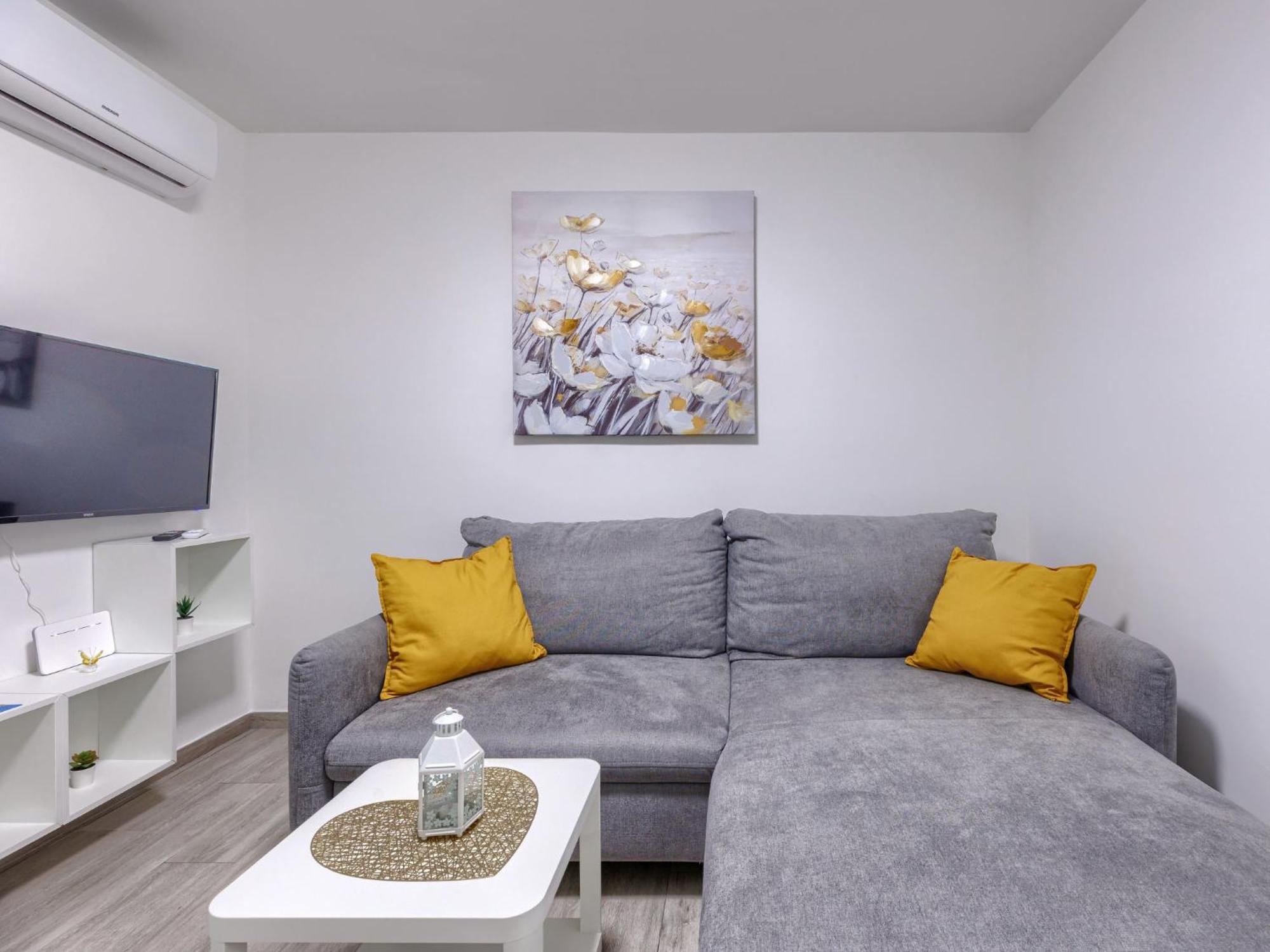 Nikola By Interhome